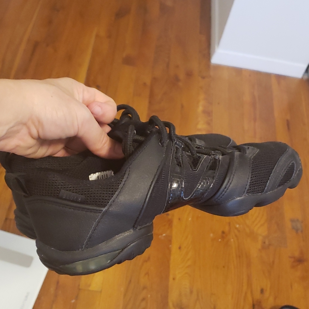 Bloch dance sneakers - barely worn - size 9
